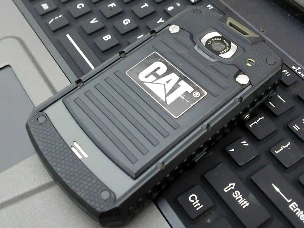 CAT-B10-RUGGED-SMARTPHONE-1-STRONGSTUFF-RU