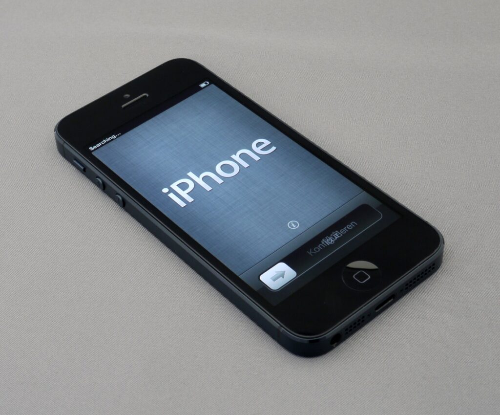 IPhone 5 Unboxing, 10-10-12