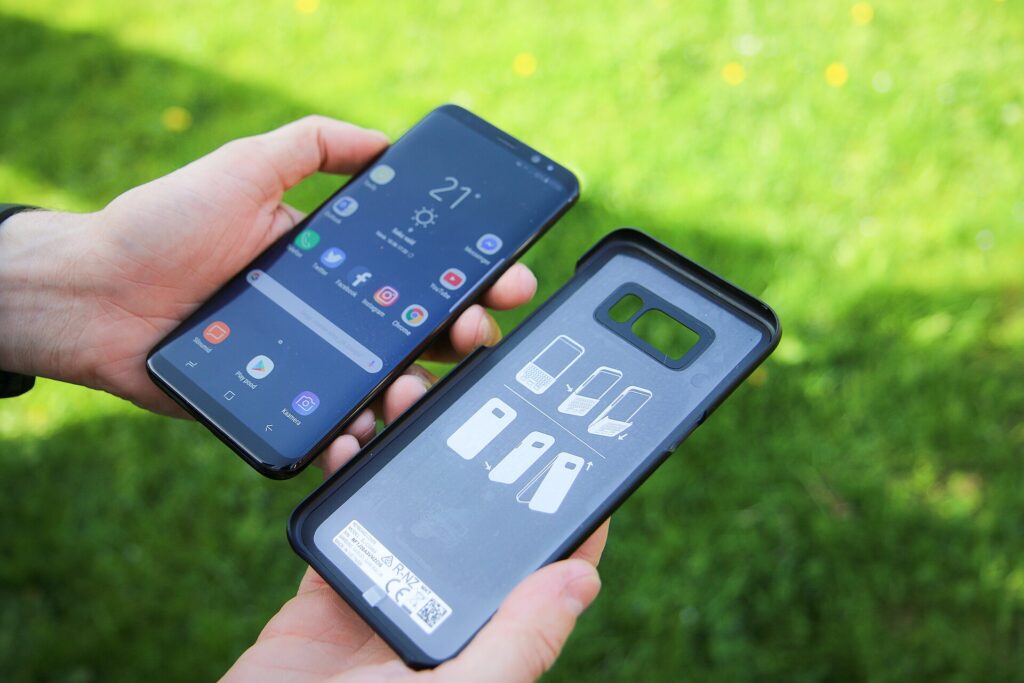 Samsung Galaxy S8+ smartphone and Samsung Keyboard Cover (35219970945)
